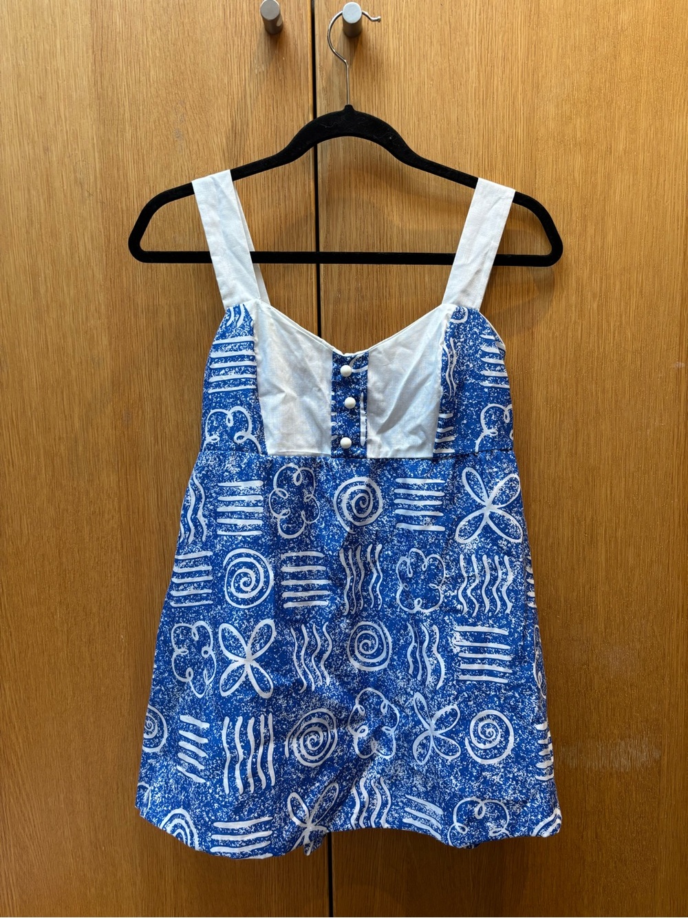 Vintage 1970s blue and White Patterned top size 10